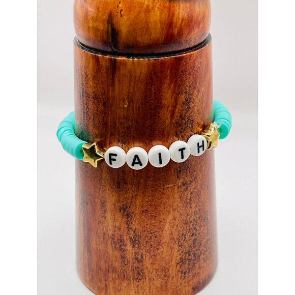 Hand Beaded small Bracelet great for Teenager gift - Picture 4 of 4